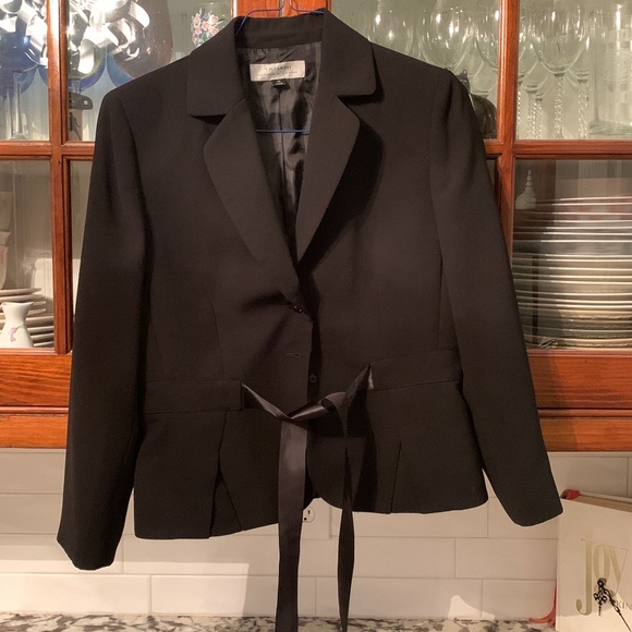 Tahari Jackets & Blazers - Tahari front ribbon tie blazer. Worn once,‎ maybe.